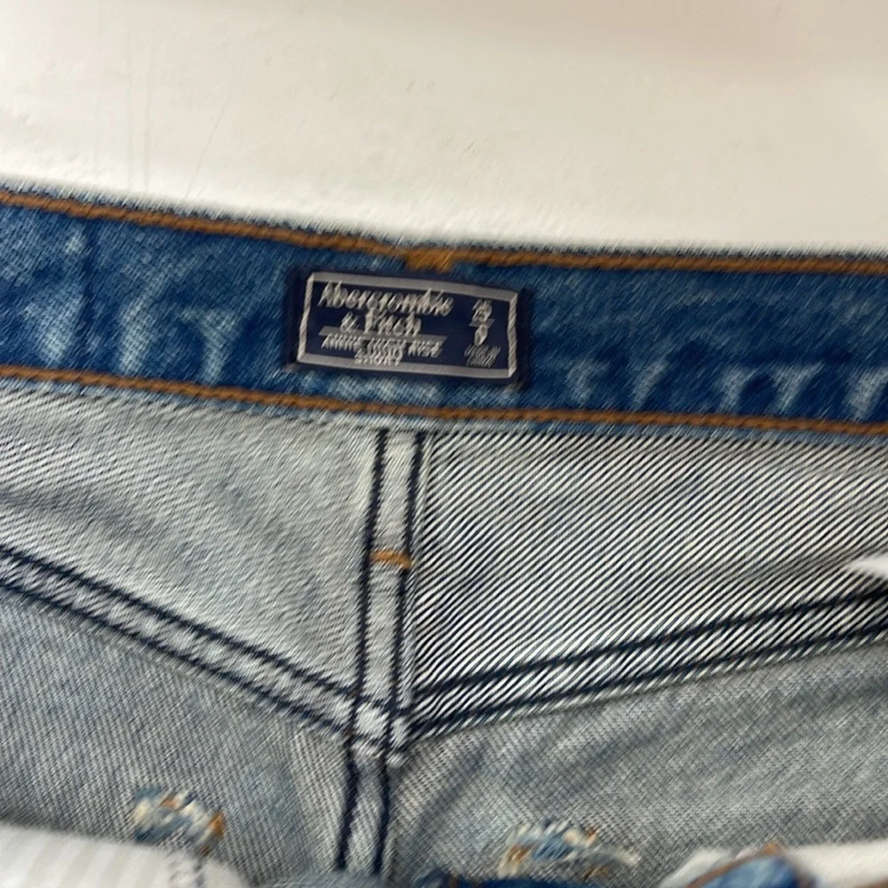 Abercrombie & Fitch shorts - Picture 2 of 3